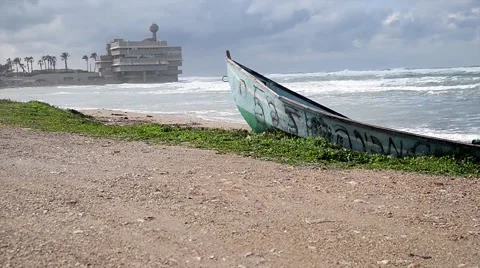 A fishing boat on the beach Video stock 46447071
