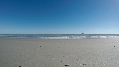 Fishing Boat Close to Shore 動画素材 83067413