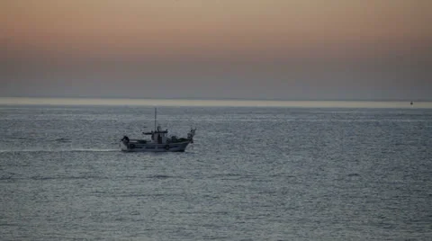 Fishing boat at dawn 库存影片 24759799