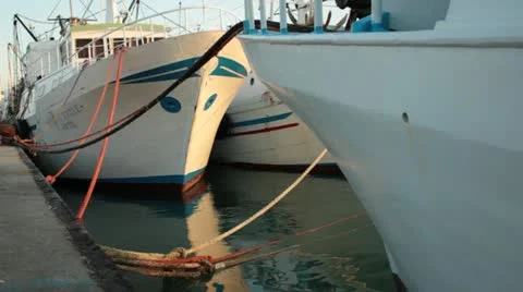 Fishing boat Vídeos de archivo 11937691