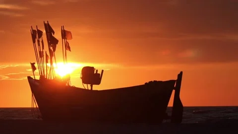 Fishing boat in the setting sun Video stock 154191599