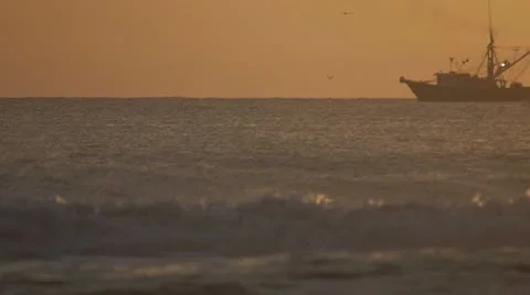 Fishing boat at Sunrise, Ormond Beach, Florida Vídeo Stock 11410070