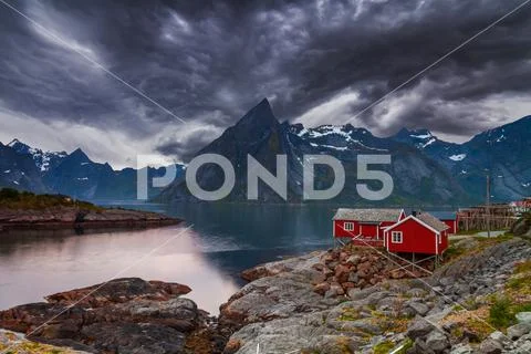 Fishing hut in the Hamnoy - Reine, Lofoten islands, Norway Stock Photos