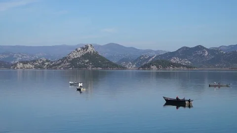 Fishing on lake 스톡 동영상 84799983