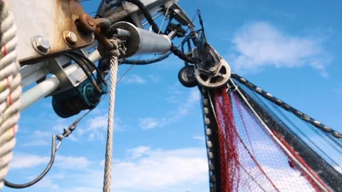 Fishing net being pulled by the crane 库存影片 83180697
