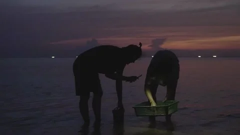 Fishing at night 動画素材 138667503