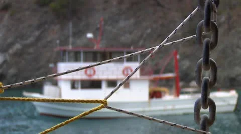 The fishing Ship through ropes and chains of other vessel 库存影片 8968003