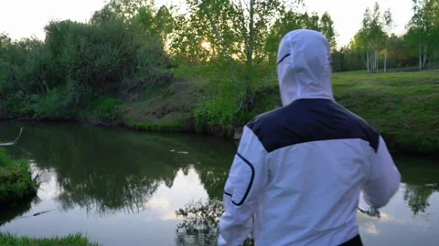 Fishing in a small river 库存影片 130572571