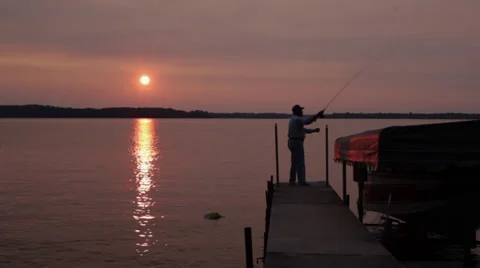 Fishing at sunset Vídeos de archivo 34597503