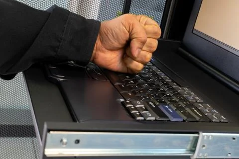 Fist Hitting Server Rack Keyboard Foto stock