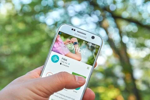 Fitbit application on Samsung S7 Stock Photos