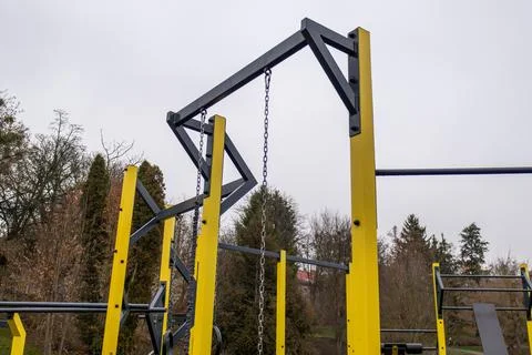 The fitness area has structures for exercise with chains hanging. It is set.. Foto stock