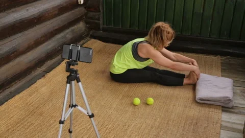 Fitness instructor making an online broadcast of her classes Видео 125461663