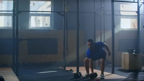Fitness man doing dumbbell snatch exercise during functional training at gym Video stock 124527431