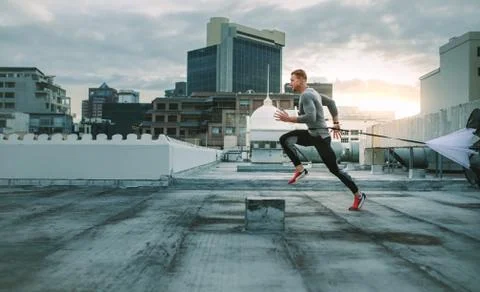 Fitness man doing workout using resistance parachute Fotos de archivo