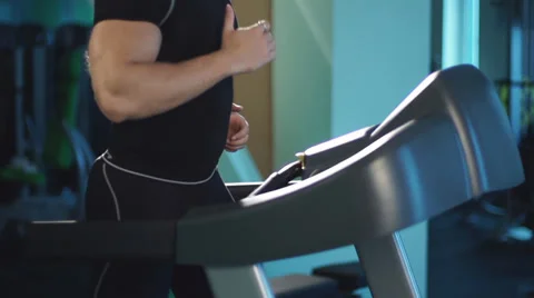 Fitness. A man on a treadmill Vídeo Stock 27337651