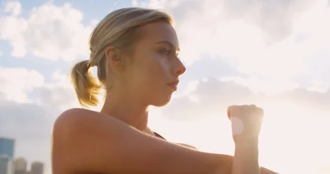 Fitness stretch sunset Vídeo Stock 102287652