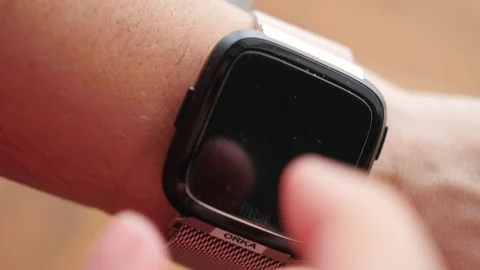 Fitness tracker, fitbit, smartwatch using Vídeo Stock 102133335