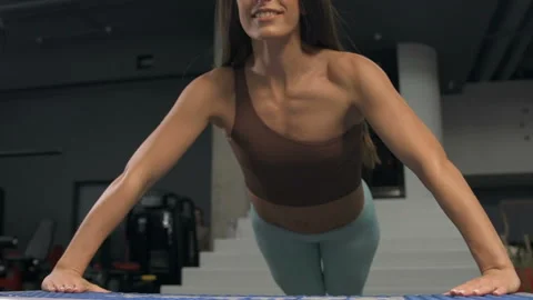 Fitness woman doing push ups in gym Video stock 148770153