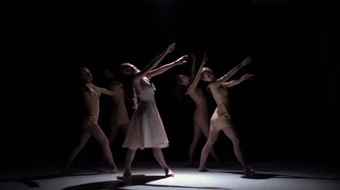 Five beautiful girls continue dancing modern contemporary dance, on black Vídeos de archivo 61178434