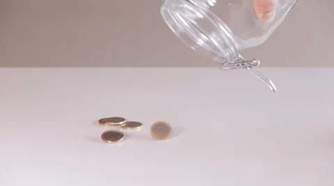 Five Coins Poured on table Vídeos de archivo 47314722