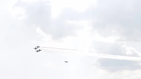 Five fighter jets in the blue sky. A general plan. Aerobatic figures. Airshow Stock Footage 124146206