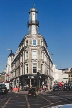 Five Guys restaurant in the Lighthouse Block building on Pentonville Road, Lo Foto stock