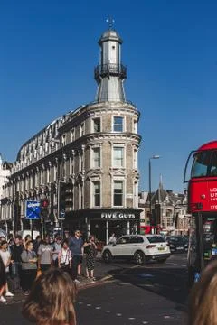 Five Guys restaurant in the Lighthouse Block building on Pentonville Road, Lo Stock-Fotos