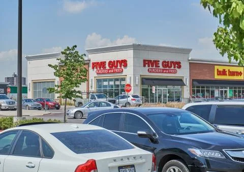 Five Guys storefront. Stockfoto's