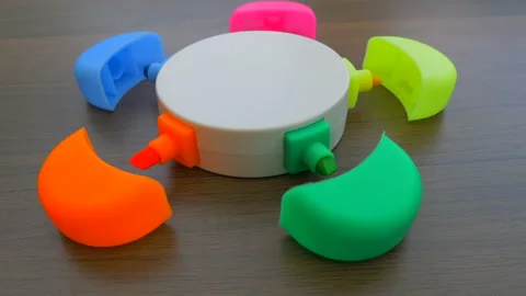 Five highlighter pens in one circular unit. Stock Footage 140122097