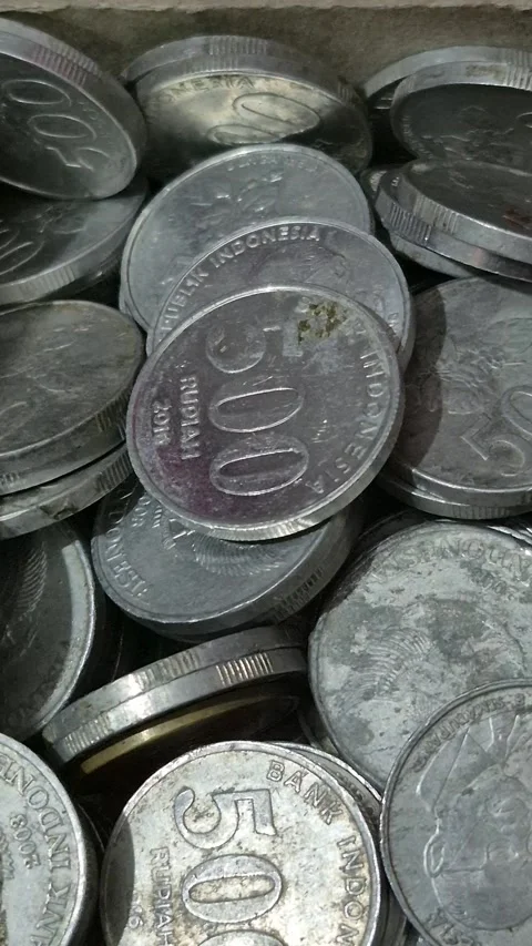 Five hundred rupiah coins Stock Footage 308977429