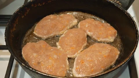 Five meat patties are cooked on boiling oil in pan. Cooking, frying meat Stock Footage 316501614