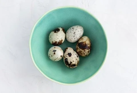 Five quail eggs Foto stock