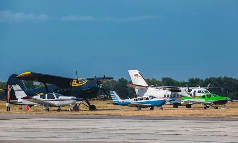 Five small aircraft next to each other are at the airport before take-off. Stock Photos