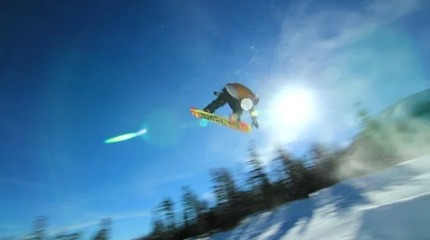 FIVE SNOWBOARDERS JUMP Vidéo 1011674
