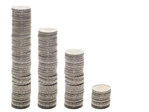 Five stacks of coins decreasing - Stop Motion. Stock Footage 71616980