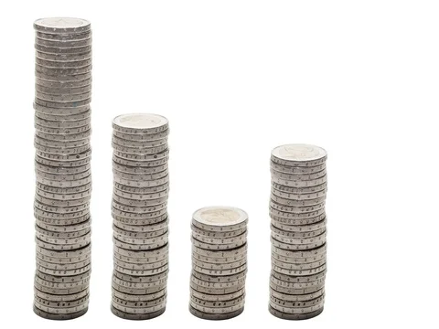 Five stacks of coins that go down, rise and down again - Stop Motion. Stock Footage 72438544