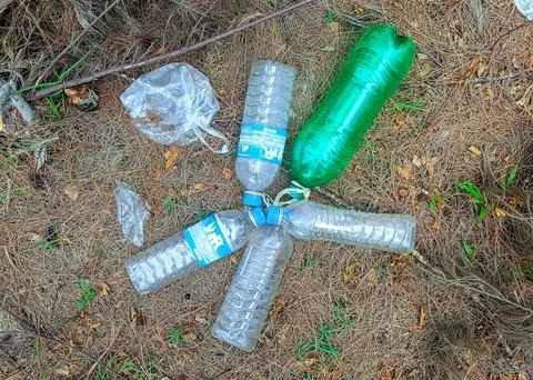 Five trash bottles on the ground Foto stock