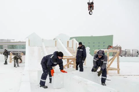 Five workers on the installation of the ice town 스톡 사진