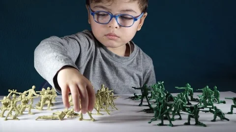 Five year old boy playing with toy soldiers Stock-Footage 82489918