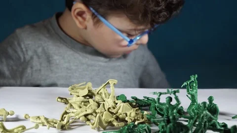 Five year old boy playing with toy soldiers Stock-Footage 82490120