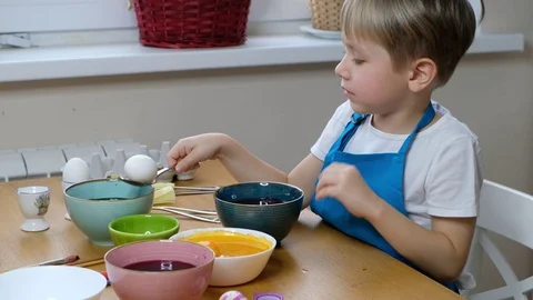 Five years old child boy kid coloring easter eggs with egg dye. Stock Footage 123226125