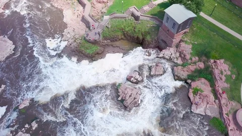 Fixed camera aerial view of the waterfall and old mill in Sioux Falls. Stock Footage 113417072