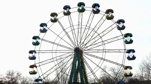 Fixed ferris wheel on sky background 動画素材 83825452