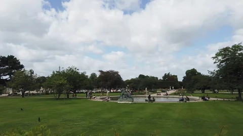 Fixed shot on the Jardin des Tuileries in Paris Stock Footage