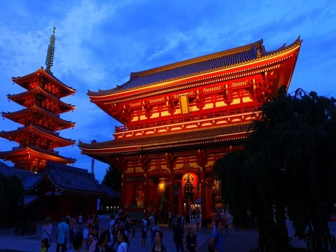 Fixed shot of Sensoji five-storied pagoda and Houzoumon at dusk Video stock 80080662