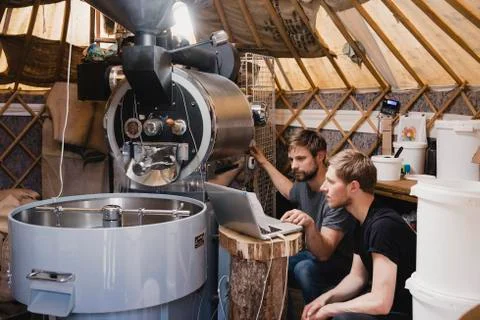 Fixing the Bean Roaster Fotos Stock