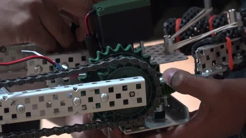 Fixing Robot Before Vex Competition 库存影片 81760702