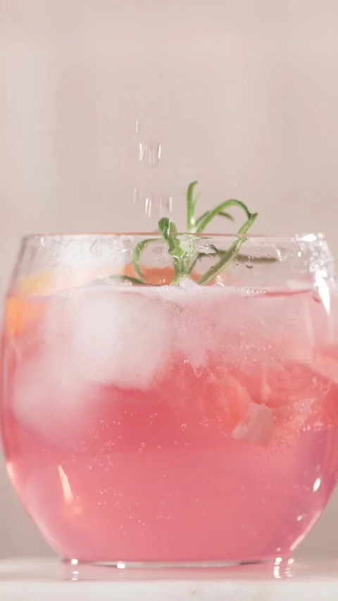 Fizzy water pouring into the glass, process of cocktails prepared. Stock Footage 311004281