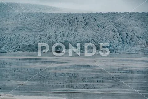 Fjallsarlon Jokulsarlon Huge glacier and mountains in Iceland Vatnajokull Stock Photos
